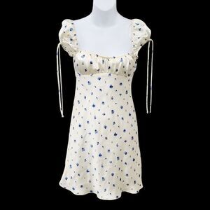 2/$20 Zara Cream Colour Blue Floral Pattern Top Blouse Size: XS